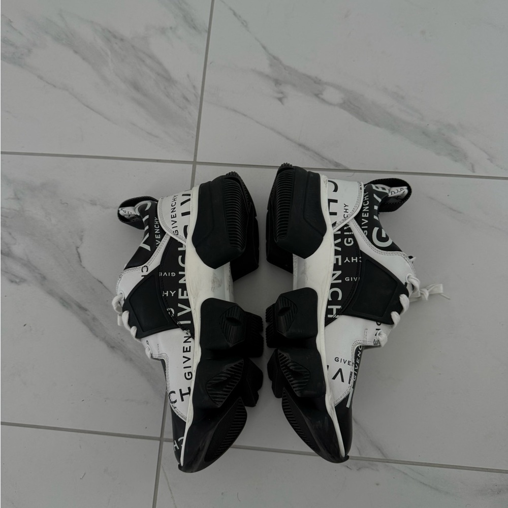 Givenchy Monochrome Logo Sneakers - Picture 2 of 5